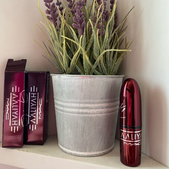 🛍HP🛍 Mac Cosmetics Aaliyah Lipstick Hot Like - Picture 3 of 6